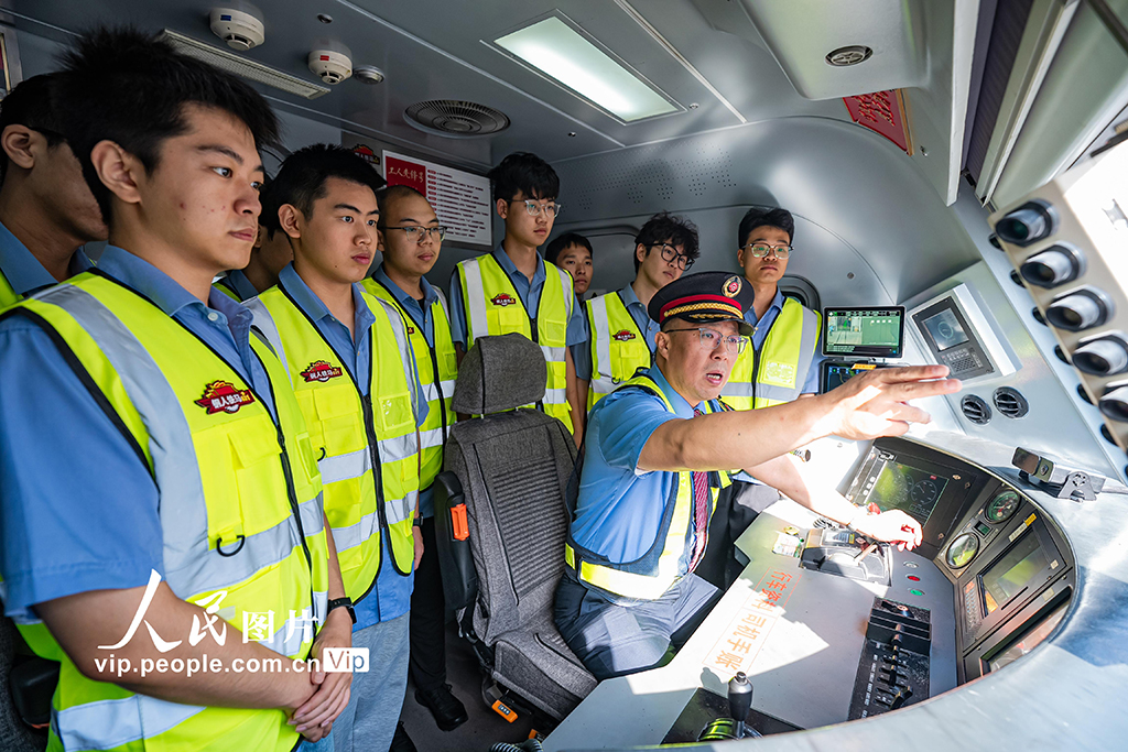 陕西西安：手把手传技 心贴心带徒【5】