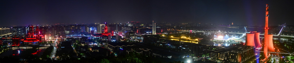 这是9月11日拍摄的首钢园区夜景（拼接照片）。新华社记者 陈晔华 摄