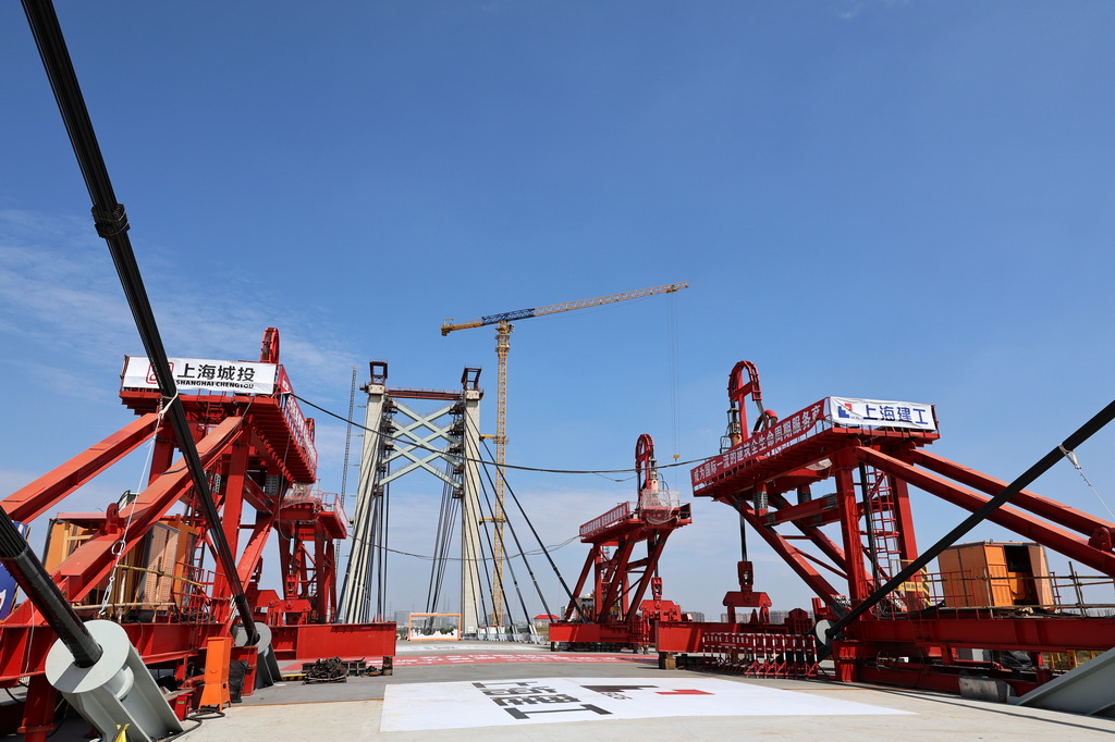 这是9月11日拍摄的嘉松公路越江新建工程主桥项目施工现场。