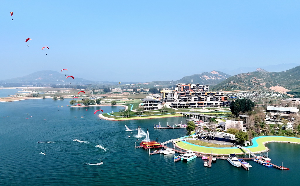 9月14日拍摄的石家庄市元氏县蟠龙湖景区一角（无人机照片）。