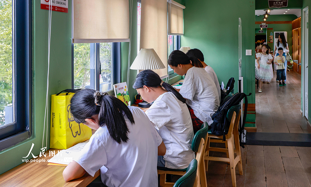 贵州玉屏：“火车书屋”乐享阅读【3】