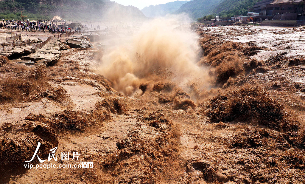 山西吉县：黄河壶口瀑布气势磅礴【2】