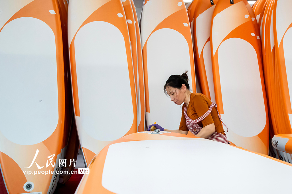 江苏宿迁：赶制冲浪板订单【6】