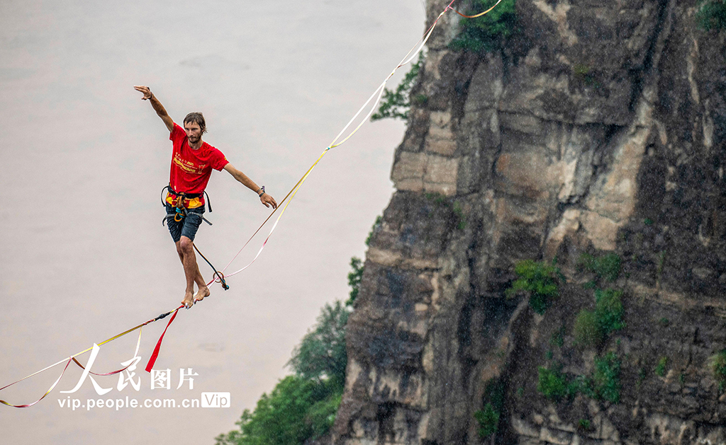 山西河津：高空扁带国际挑战赛举行 中国选手夺冠【2】