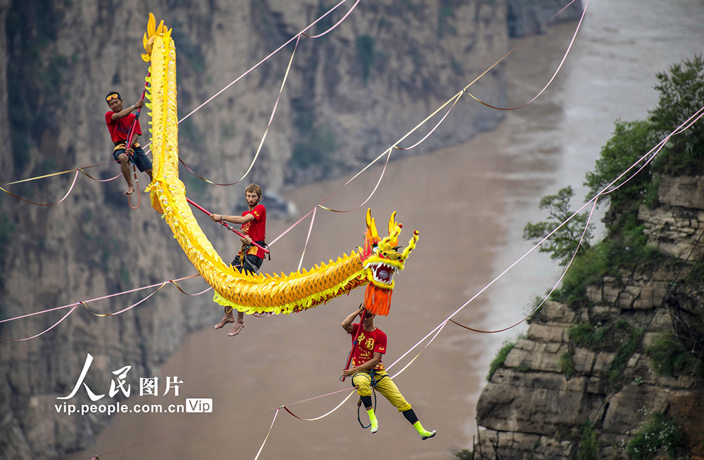 山西河津：高空扁带国际挑战赛举行 中国选手夺冠【5】
