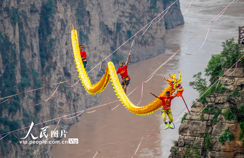 山西河津：高空扁带国际挑战赛举行 中国选手夺冠【6】
