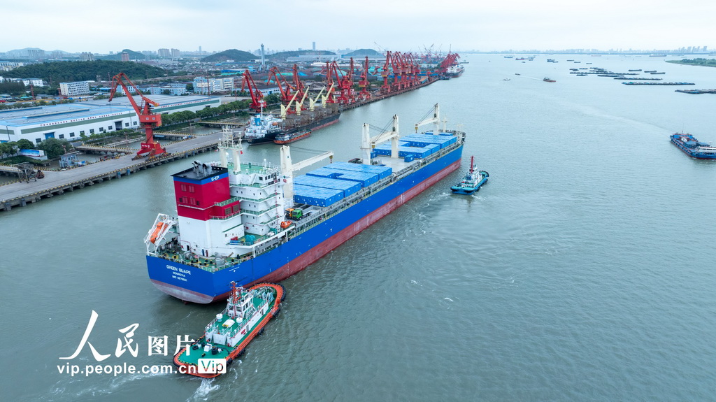 江苏张家港：南美西直达快航班轮首发船离港【2】