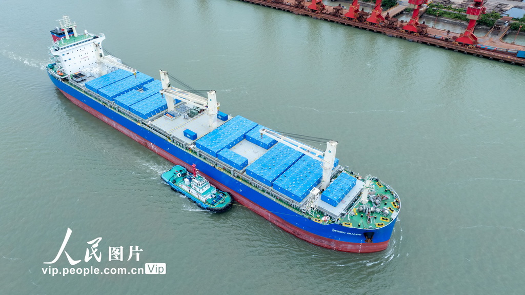 江苏张家港:南美西直达快航班轮首发船离港【3】