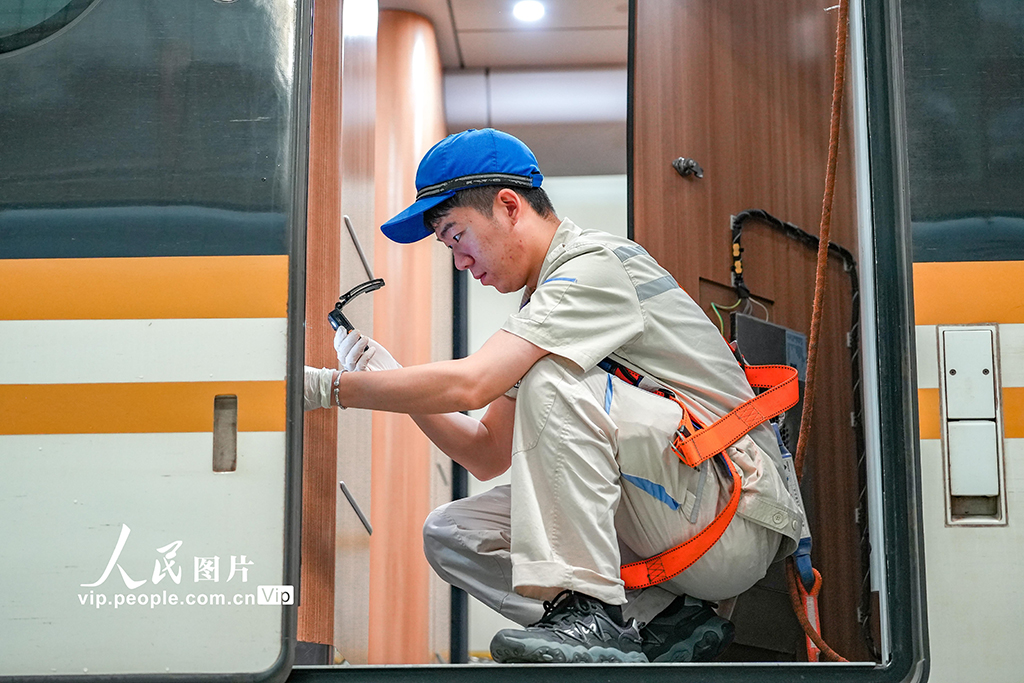 河南郑州：开展动车组秋季整修工作【6】