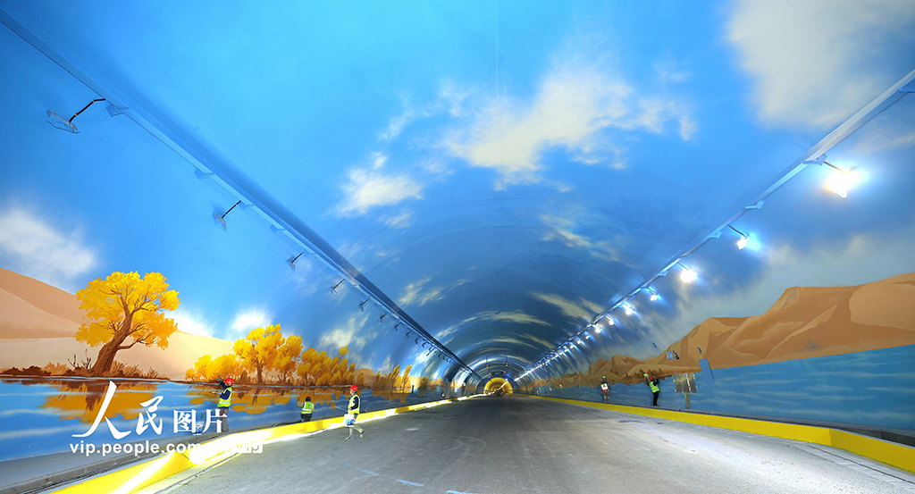 新疆乌鲁木齐：天山胜利隧道景观带施工忙【5】