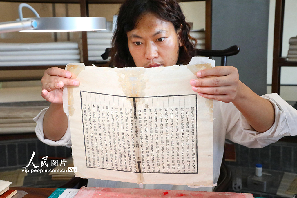 四川成都：妙手修古籍【4】