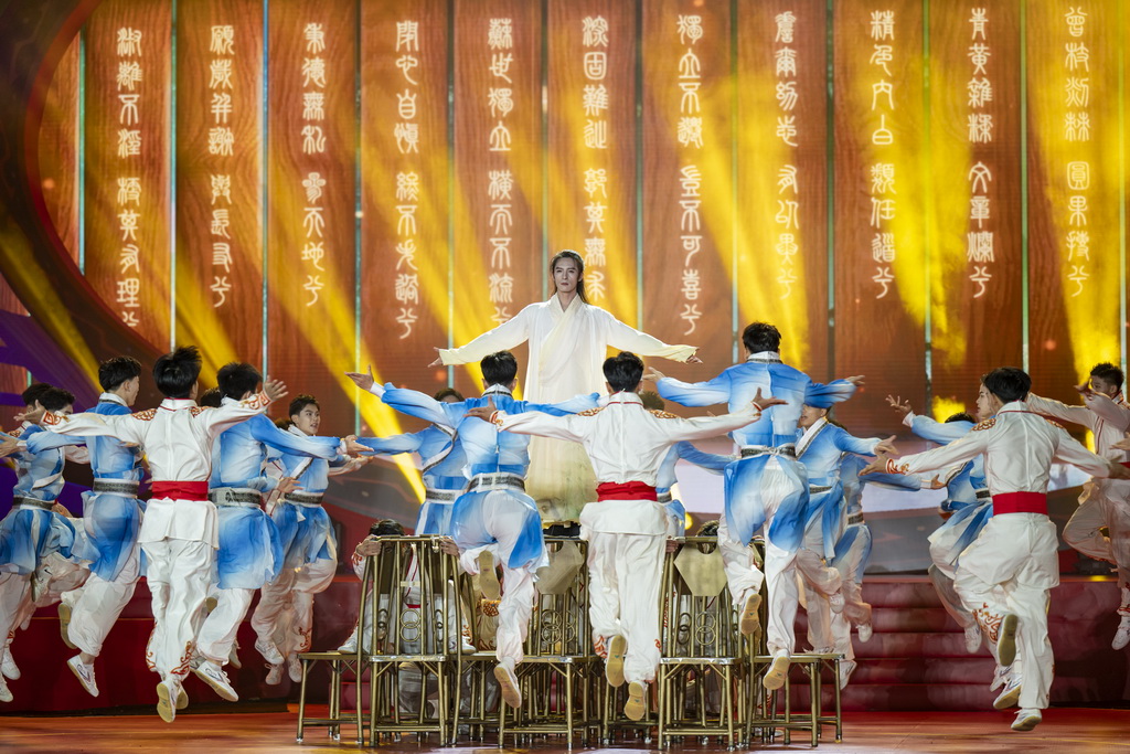 9月20日拍摄的第二届楚文化节开幕式现场。