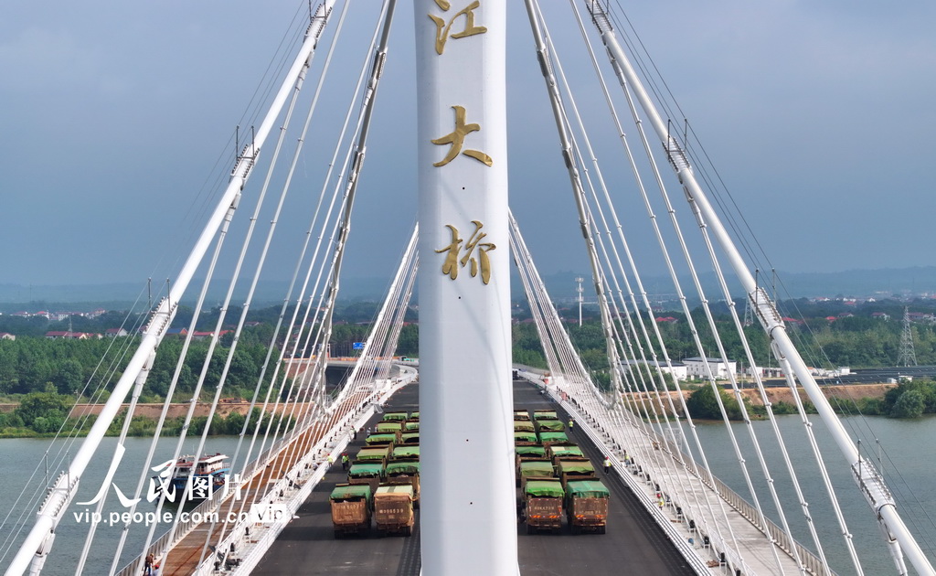 江西泰和：澄江大桥进行静载试验【2】