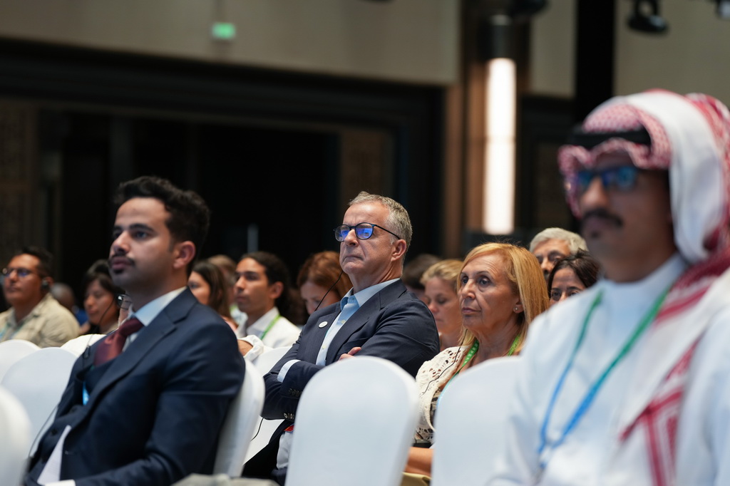 9月22日，代表出席第五届世界生物圈保护区大会的论坛活动。