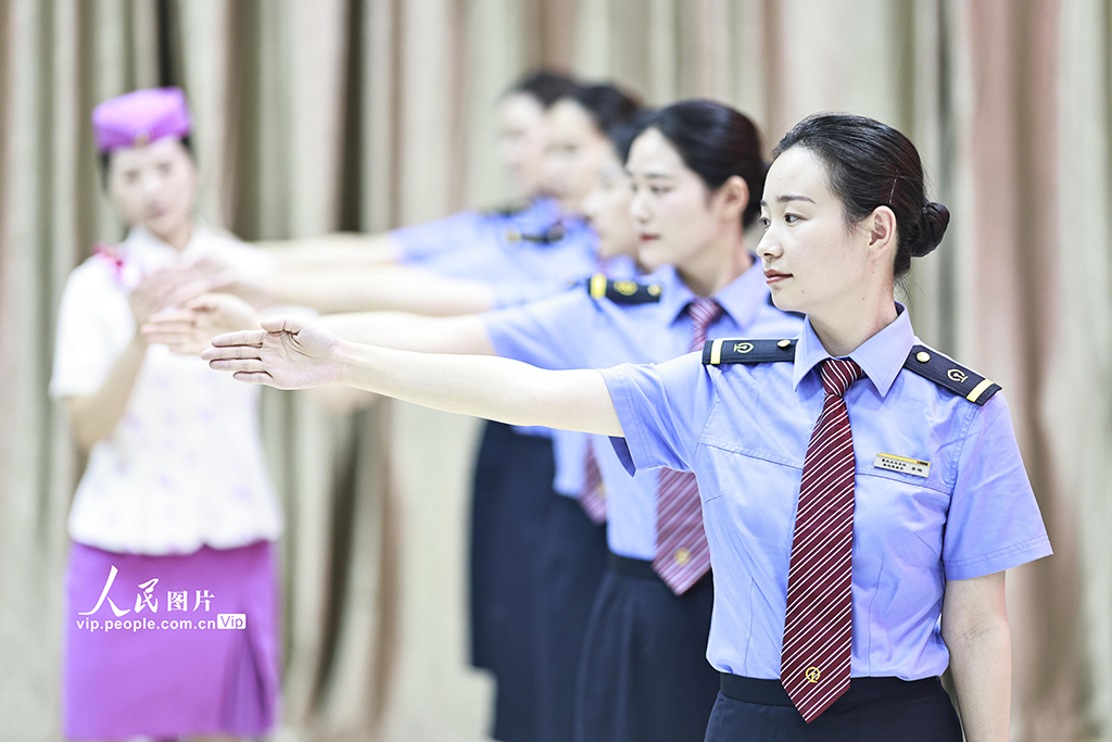 重庆：客运员开展服务礼仪培训 备战国庆假期【4】