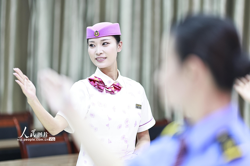 重庆：客运员开展服务礼仪培训 备战国庆假期【5】