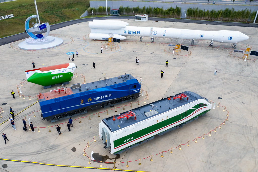 这是9月24日在株洲国际会展中心拍摄的第四届北斗规模应用国际峰会户外展示区（无人机照片）。