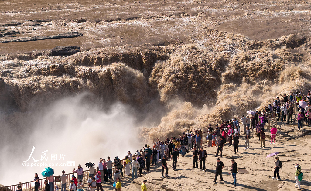 壮美壶口瀑布引客来【2】