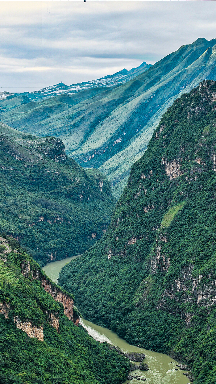安顺市关岭布依族苗族自治县花江大峡谷景区风光（9月27日摄，无人机照片）。