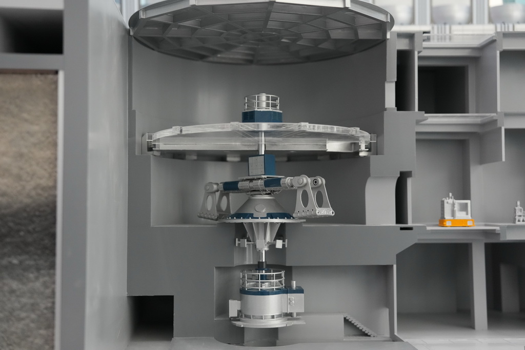 9月29日拍摄的超重力离心模拟与实验装置启动的首台离心机主机“CHIEF1300”剖面图（模型）。