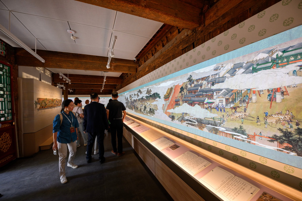 这是宁寿宫花园营建史动画长卷（9月29日摄）。