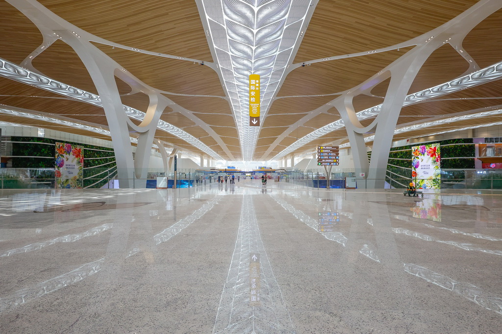 广州白云机场T3航站楼屋顶遮阳板采用稻穗造型（9月29日摄）。