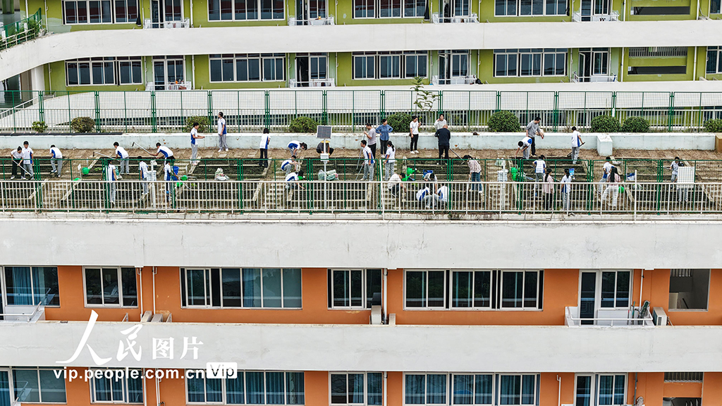 四川成都：校园“空中农田”秋种忙【7】
