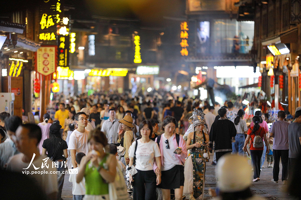 贵州黎平：肇兴侗寨游人如织【4】