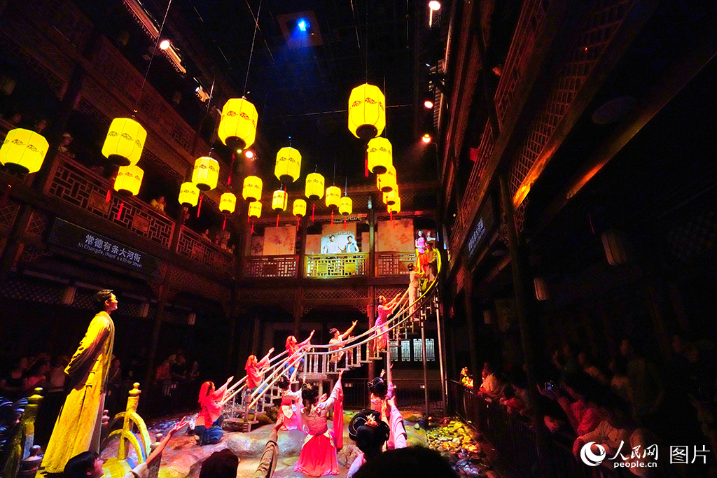 湖南常德：大型行进式实景演出引游客【2】