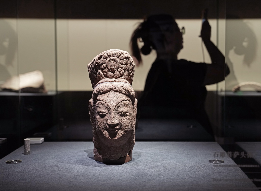 10月9日在特展现场拍摄的云冈文物。