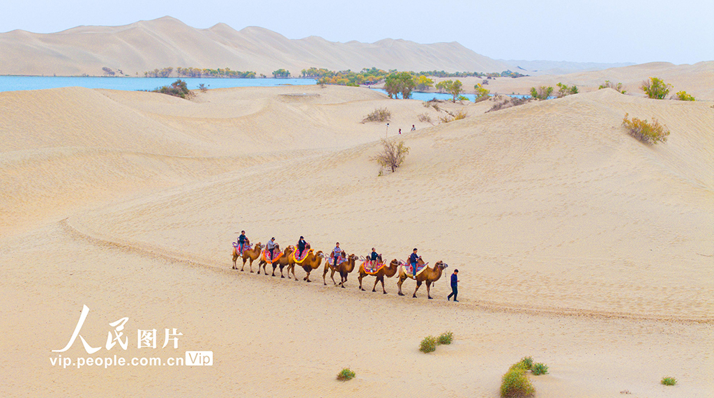 新疆尉犁：人在画中游【3】