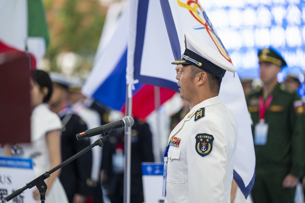 10月19日，裁判员代表在开幕式上宣誓。新华社记者 伍志尊 摄