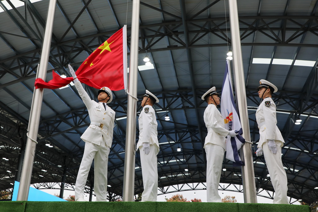 10月19日，开幕式上升中国国旗。新华社记者 黎云 摄
