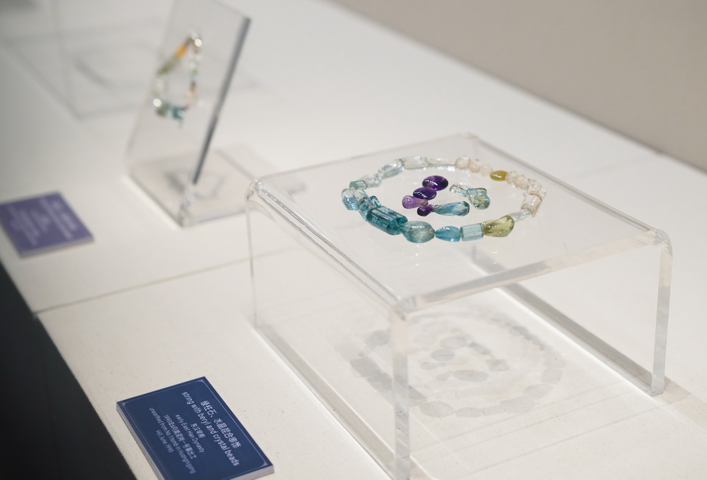 这是10月21日在广西合浦汉代文化博物馆拍摄的串饰。