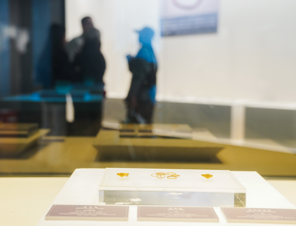 10月21日，游客在广西合浦汉代文化博物馆参观。