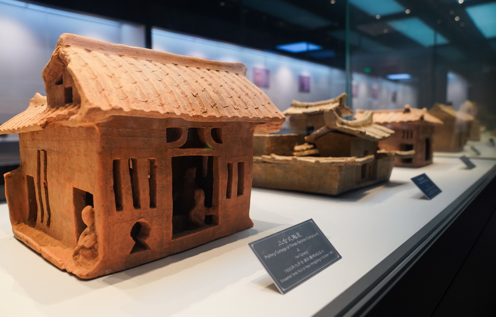 这是10月21日在广西合浦汉代文化博物馆拍摄的陶屋。