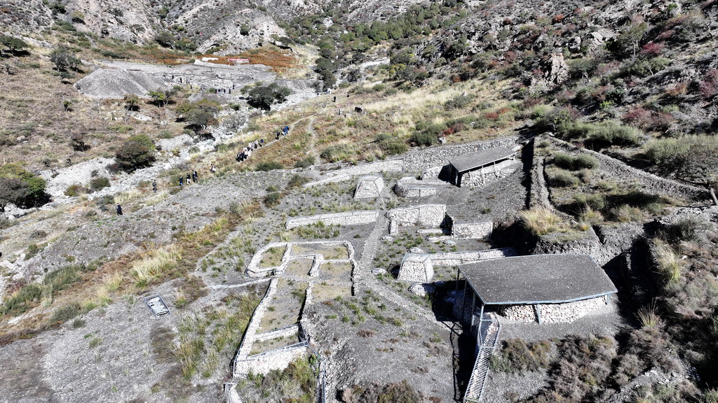 这是从空中俯瞰苏峪口瓷窑址中经过半展示性回填保护的2021-2023年度发掘区（无人机照片，10月13日摄）。新华社记者 王鹏 摄