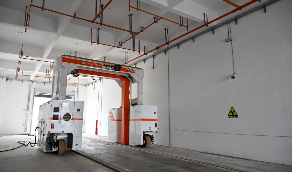 这是10月23日拍摄的海口新海港和南港“二线口岸”（货运）集中查验场的查验设备。