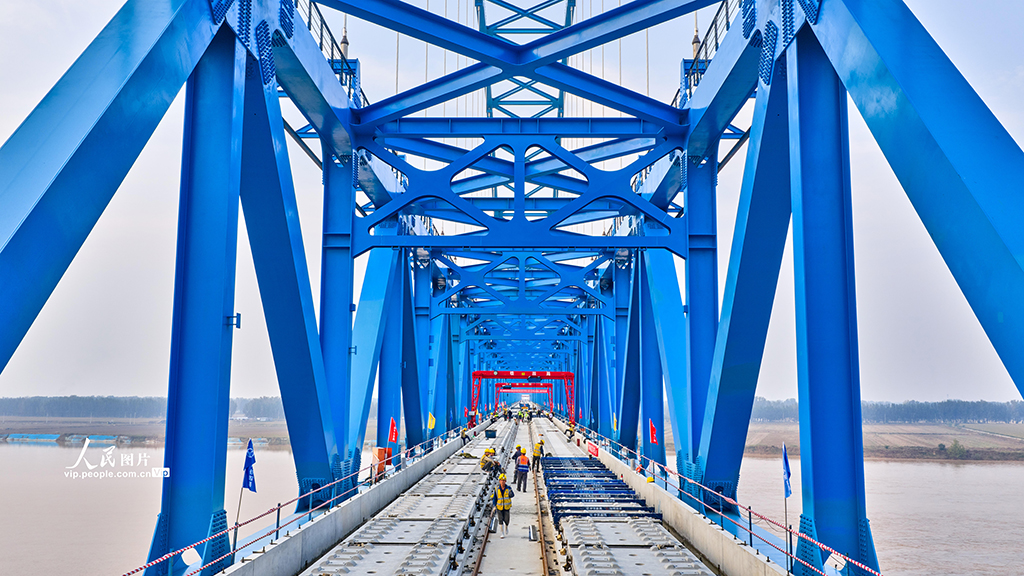 山东梁山：黄河特大桥无砟轨道工程全部完工【4】