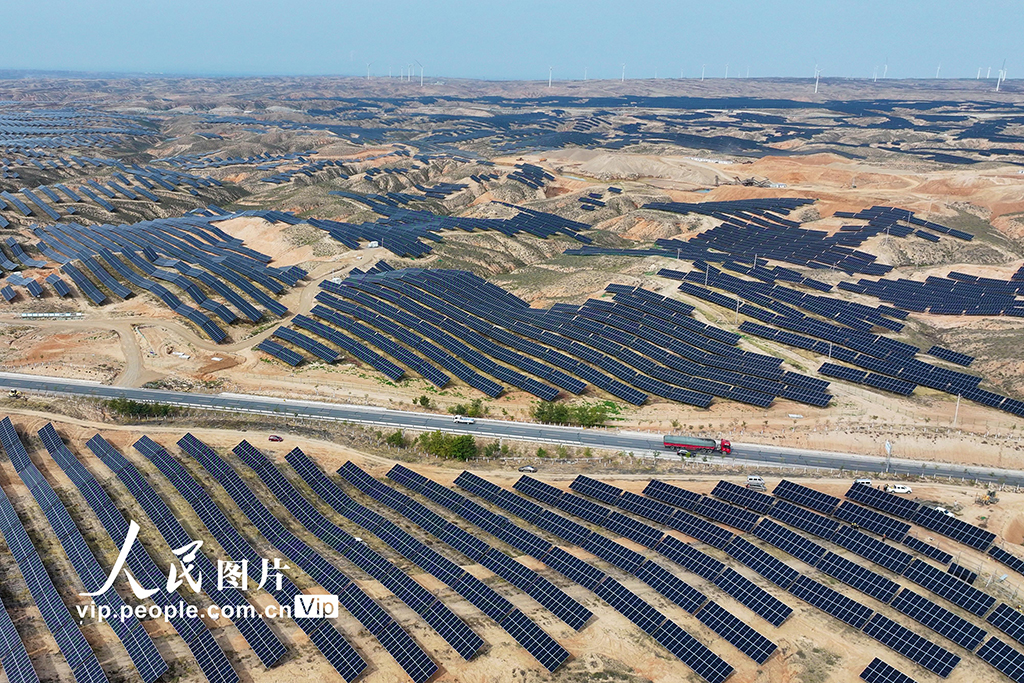 宁夏吴忠：“沙戈荒”清洁能源助力绿色发展【3】