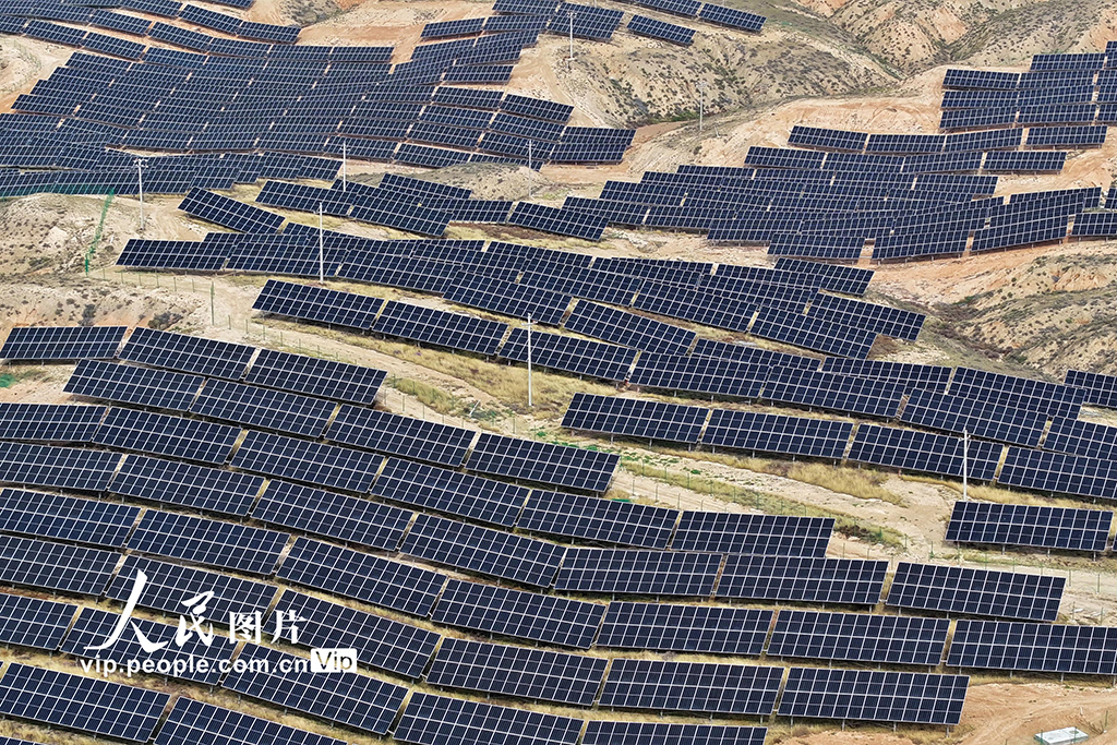 宁夏吴忠：“沙戈荒”清洁能源助力绿色发展【4】