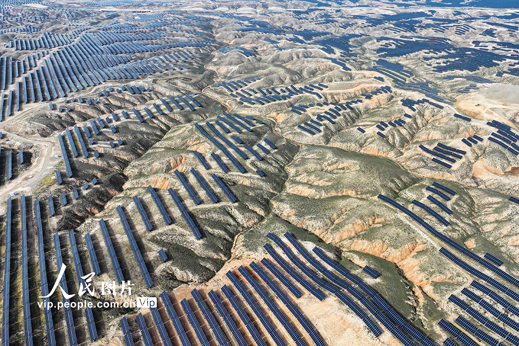 宁夏吴忠：“沙戈荒”清洁能源助力绿色发展【6】