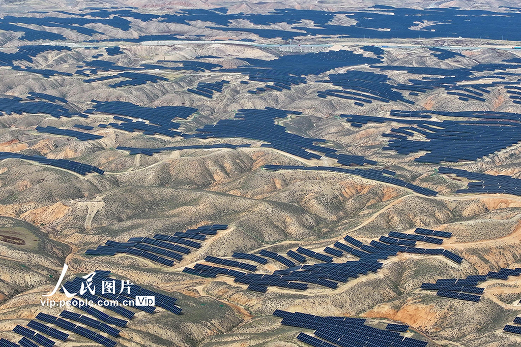 宁夏吴忠：“沙戈荒”清洁能源助力绿色发展【7】