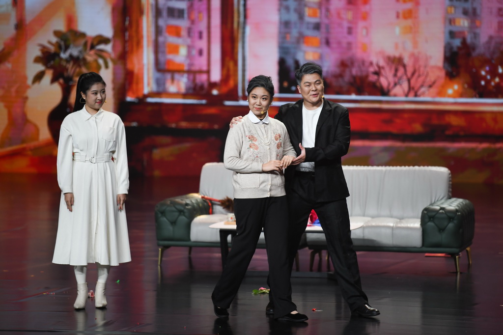 10月29日，演员在全国移风易俗优秀文艺节目展演上表演京剧小戏《婚姻大事》。