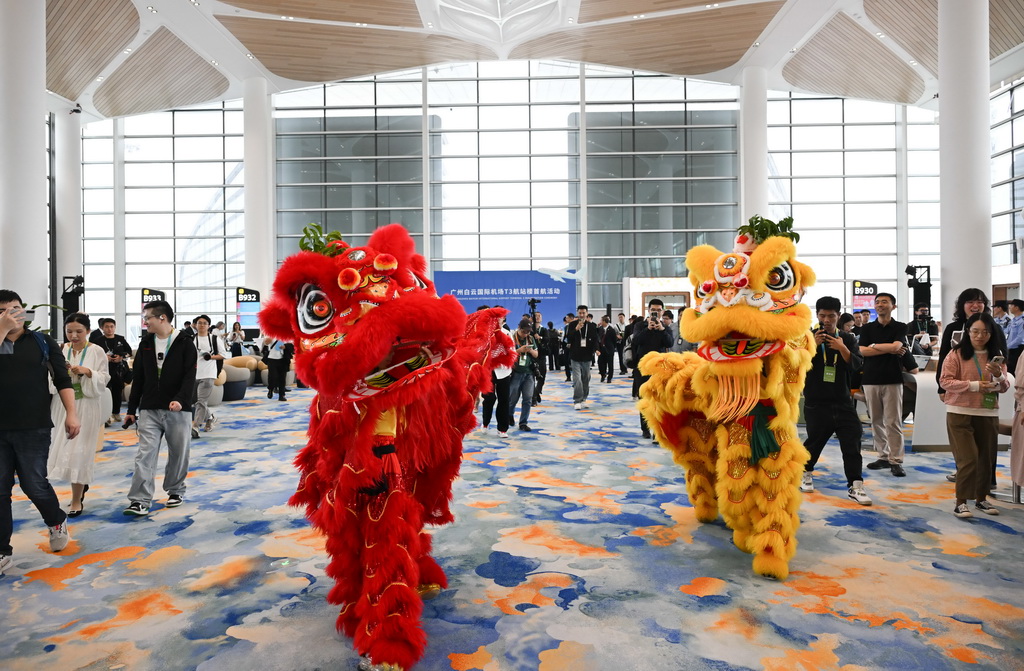 这是10月30日拍摄的广州白云机场T3航站楼首航活动现场。