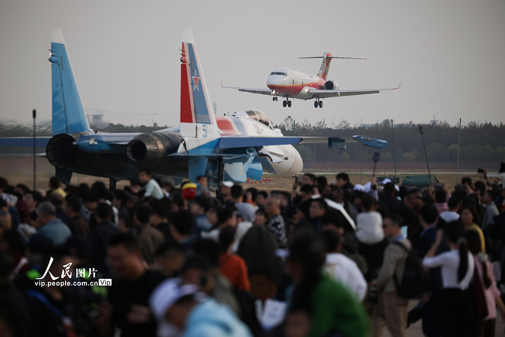 2025年10月31日,2025南昌飞行大会暨航空产业博览会在南昌瑶湖机场开幕。