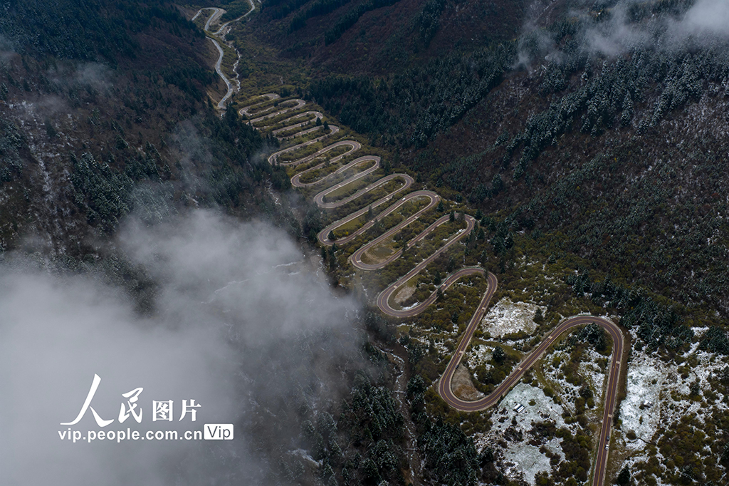 四川九寨沟：神仙池28道拐风景壮美【2】