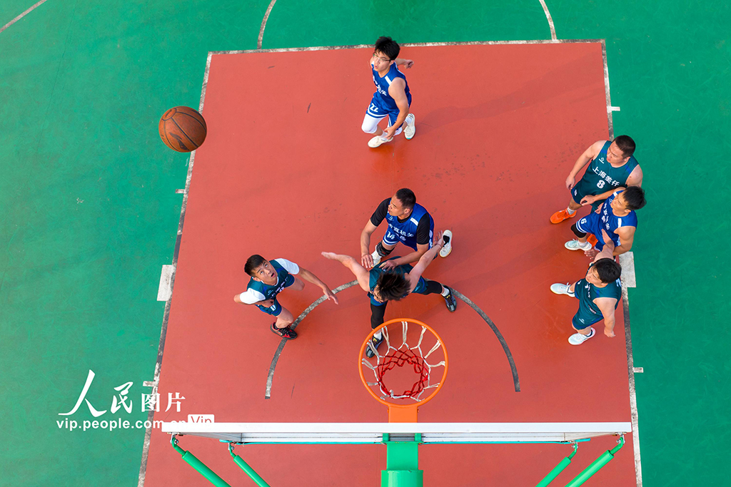 安徽无为:乡村篮球赛“村味”十足【2】