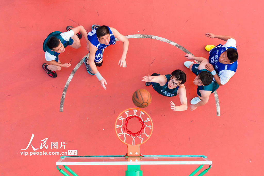 安徽无为:乡村篮球赛“村味”十足【4】