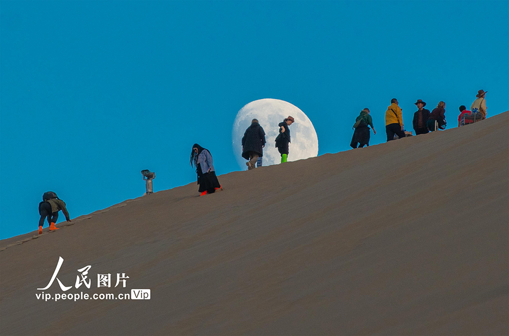 甘肃敦煌：大漠秋色醉游人【2】